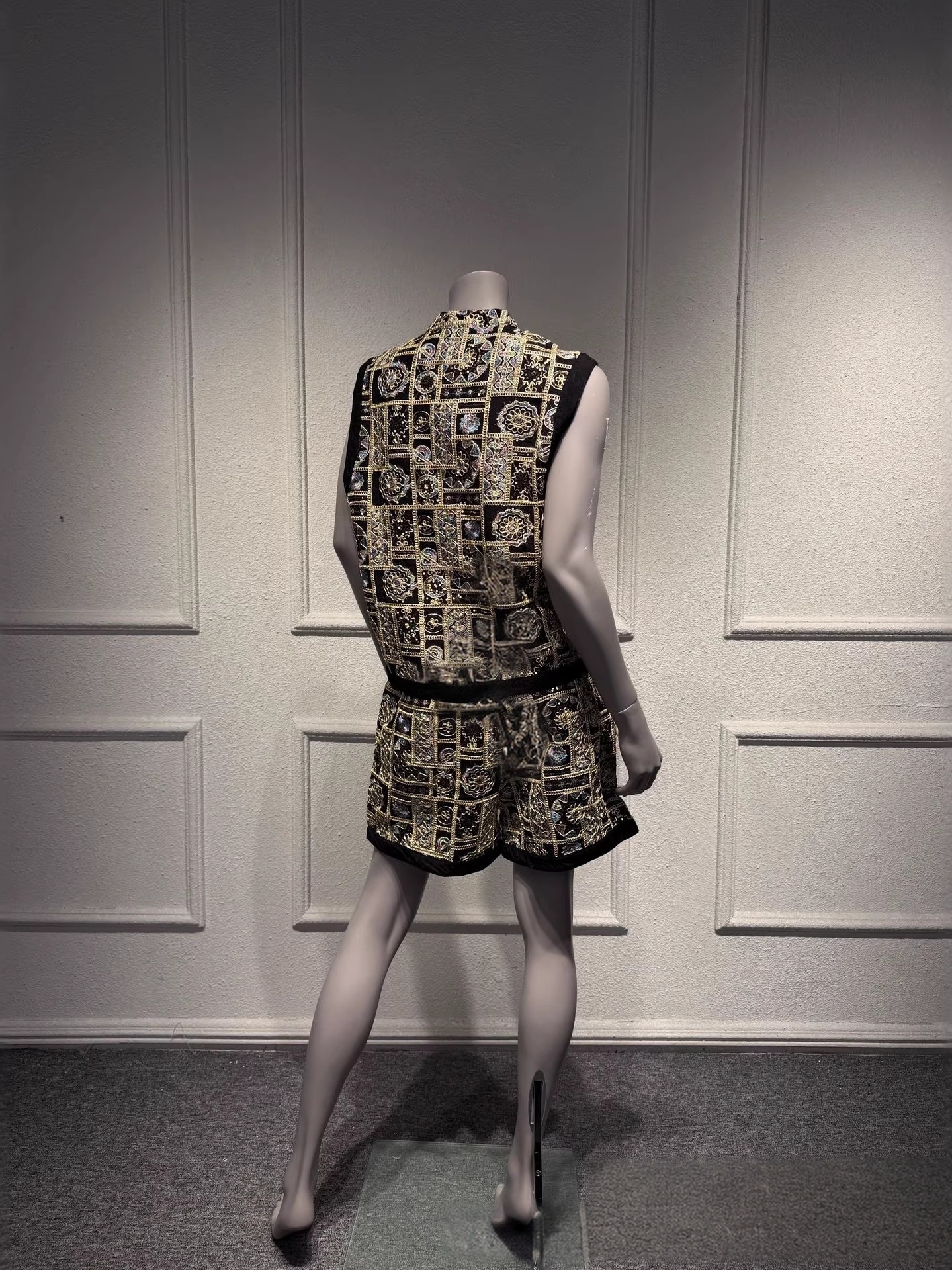 Elegant Heavy Embroidery Vest  – Embroidery Vest recenzja i cena